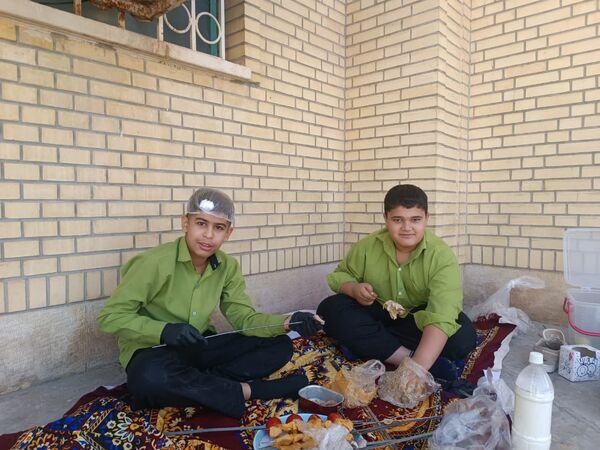 ناهار وحدت با طعم  شادی و لذت در مدرسه شاهد حاج مصلحیان