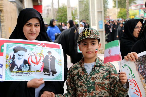 حضور پرشور دهه نودی‌های جهرمی در جشن انقلاب - 1
