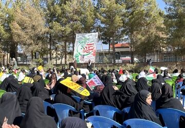 راهپیمایی باشکوه و دلنشین با حضور دانش‌آموزان و مردم شهر بخ