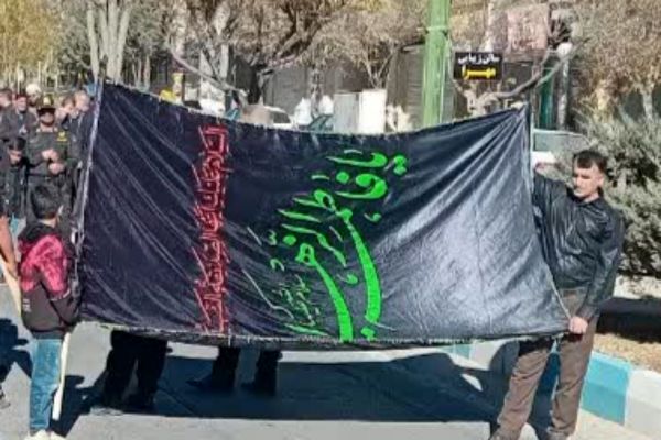 مراسم پیاده روی از مسجد موسی بن جعفر تا امام زاده اسماعیل درشهرستان فیروزکوه