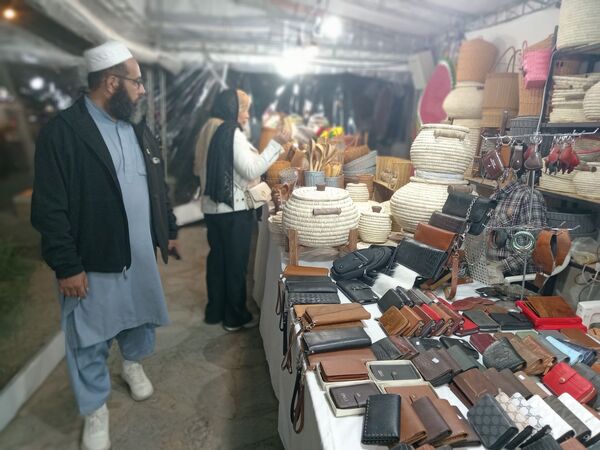 نمایشگاه صنایع دستی در محله طلاب مشهد