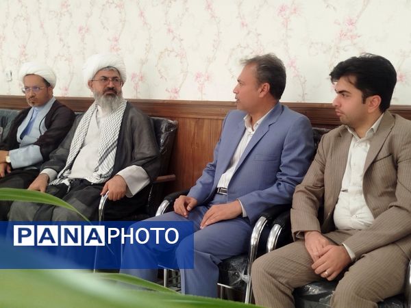 بازدید مدیر آموزش و پرورش و امام جمعه کاشمر از دبیرستان امام خمینی (ره) کاشمر 