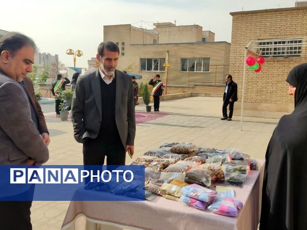 برگزاری اختتامیه جشنواره و نمایشگاه یلدایی کانون فرهنگی‌تربیتی روح‌الله در منطقه ۵