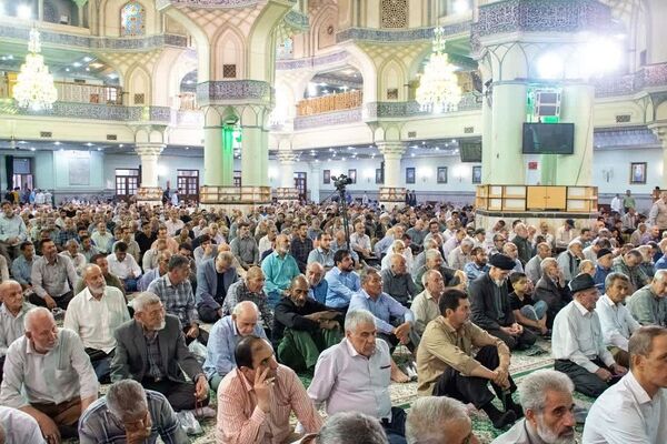 حضور فرهنگیان ناحیه دو شهرری در نماز جمعه 