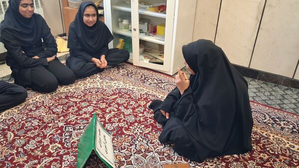 نخستین جلسه شورای دانش‌آموزی مدرسه مادر مهربان خلیل آباد 