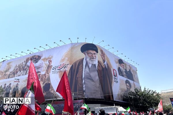 حضور میلیونی آحاد مردم ایران در مراسم تشییع رهبر شهید