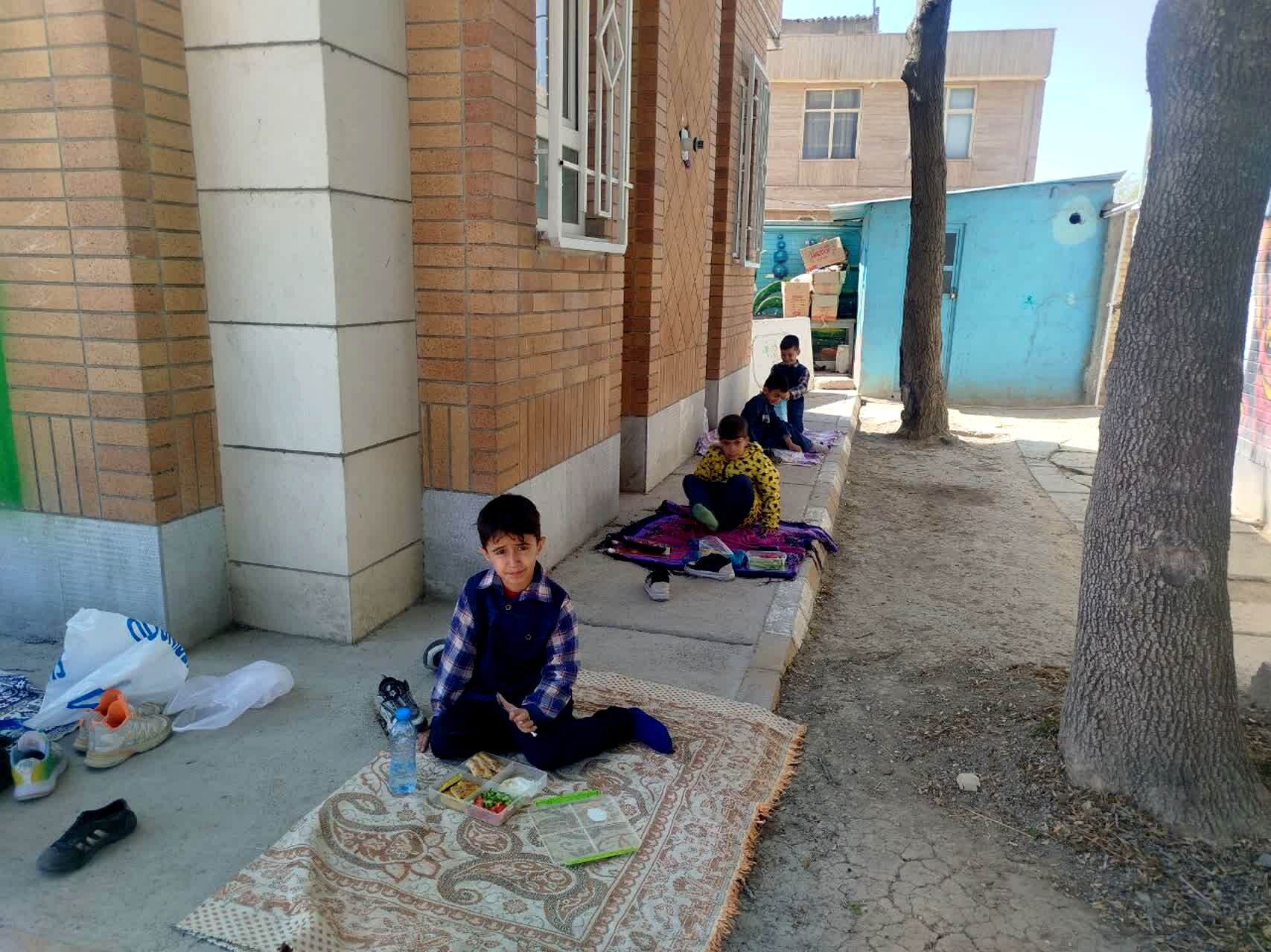 صبحانه سلامت در مدرسه پسرانه مبین شیروان