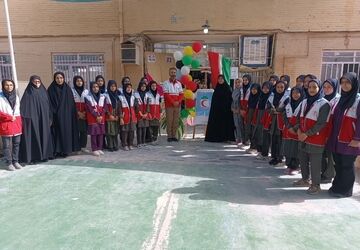 آیین نواختن زنگ صلح و دوستی در دبیرستان عفت یزد