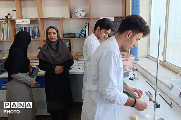 رقابت دانش‌آموزان خراسان شمالی در مرحله استانی مسابقات پژوهش‌سراها