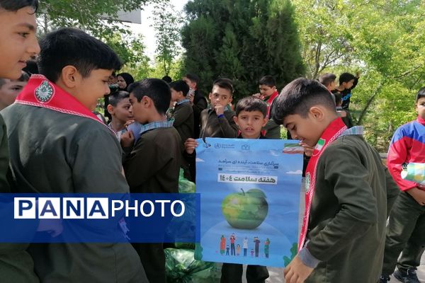 حضور دانش‌آموزان پیشتاز دبستان شهید شوشتری در کوهستان پارک شهرستان فاروج