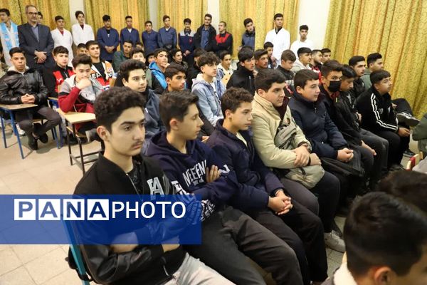 حضور وزیر کشاورزی در مراسم صبحگاهی هنرستان کشاورزی تبریز