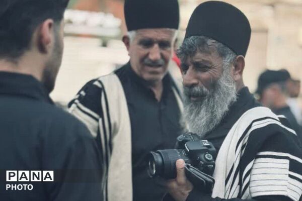 وداعی تاریخی در پایتخت ،پیکر رهبر انقلاب بر دوش ملت ایران