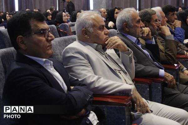 همایش تجلیل از معلمان در ساری