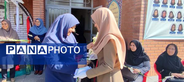 مراسم اولین روز سال تحصیلی در دبیرستان فرزانگان ۴