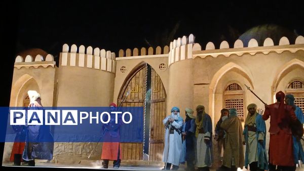 اشتیاق جمعیت سه‌هزار نفری برای تماشای نمایش تنها‌تر‌‌ از مسیح