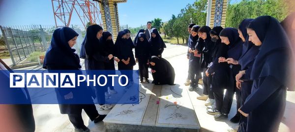 بازدید دانش‌آموزان مدرسه حضرت فاطمه(س) از شهرداری و مرکز سلامت کدکن