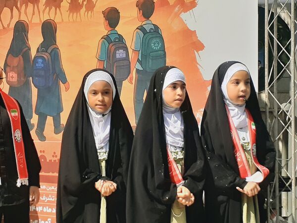  حضور پرشور اقشار مختلف جامعه در پیاده‌روی معنوی