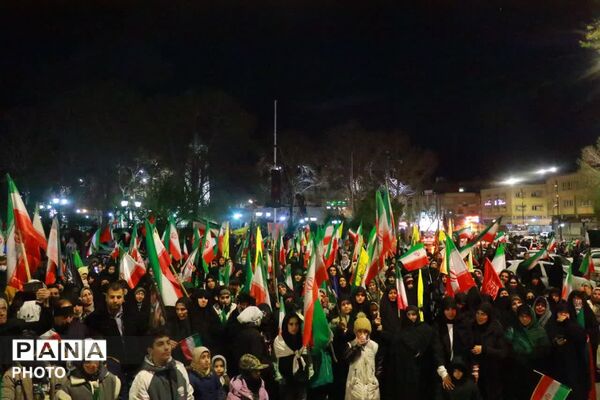 شور و همبستگی در تجمعات شبانه همدان