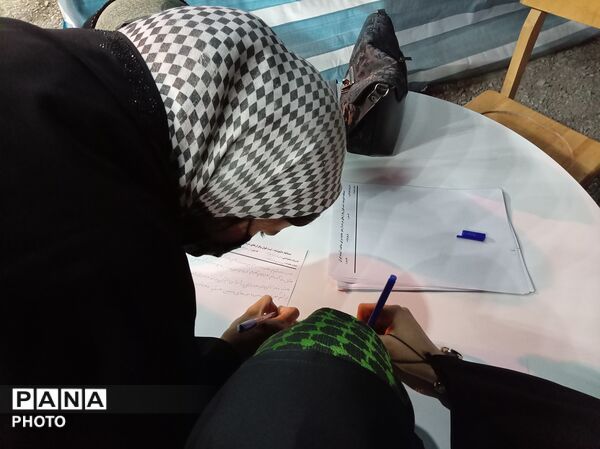 ایستگاه دلنوشته رهبر در حاشیه تجمعات شبانه مردم شهرستان خلیل آباد