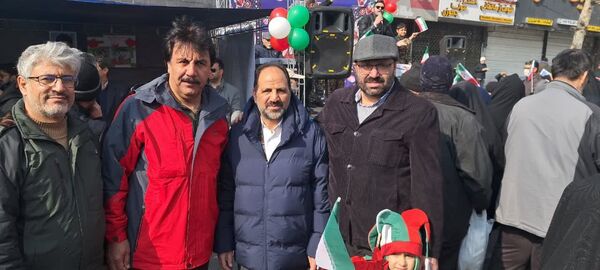 حماسه حضور فرهنگیان و دانش‌آموزان منطقه ۵ در راهپیمایی ۲۲ بهمن