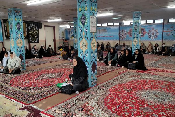 سلسله جلسات گفتمان دینی و مشاوره خانواده در هنرستان موفقیان