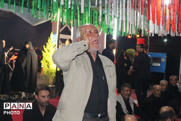 خدمت خادمان موکب بخش تنکمان به زائران رهبر شهید