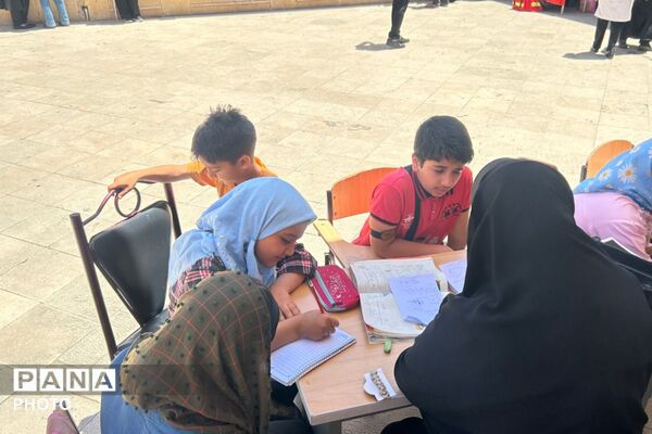 برپایی میز خدمت و ایستگاه پایش سلامتی توسط مراقبین سلامت مدارس
