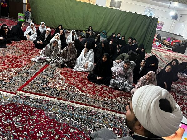 آخرین لحظات معنوی روز اعتکاف در مسجد امام حسین(ع)