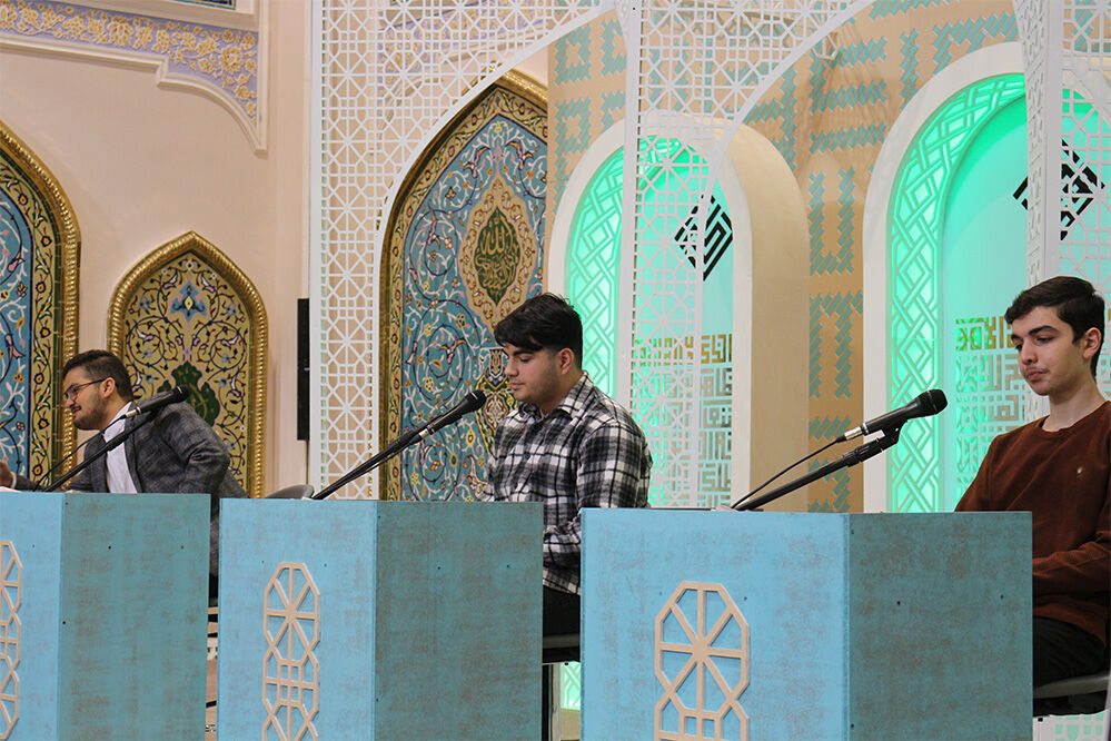 زمزمه آیات الهی در جمع دانش‌آموزان اردبیلی