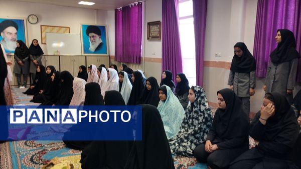 نواخته شدن زنگ نماز در دبیرستان حضرت معصومه(س) شهرستان خلیل‌آباد با شعار «مِهر با مُهر»