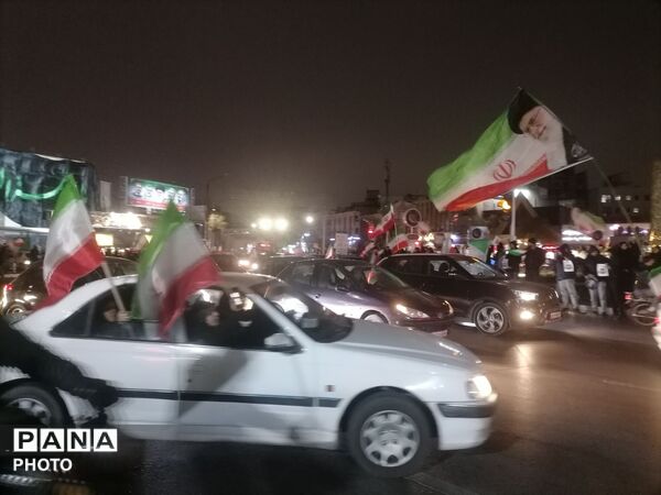 اجتماع بزرگ خانوادگی بر مدار ایران با حضور دانش آموزان ناحیه 3 مشهد