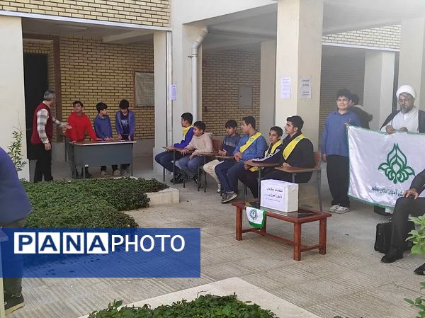 مشارکت پرشور دانش‌آموزان در انتخابات شورای پیشتاز مدرسه کوثر