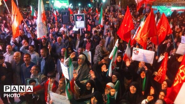 خروش مردم نورآباد در اجتماع «بیعت با رهبری» تجدید میثاق با آرمان‌های نظام