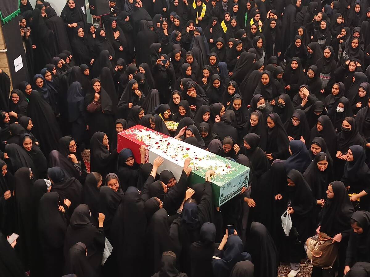 حضور دانش‌آموزان دبیرستان دخترانه شهید درعلی فراشاه در اجتماع «دختران فاطمی» شهرستان تفت 