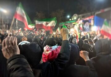 نورخدا عیان شد خامنه ای جوان شد