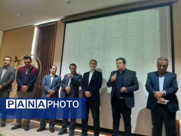 جلسه انجمن اولیا و مربیان در دبستان آرمینه مصلی نژاد ناحیه ۶ مشهد 