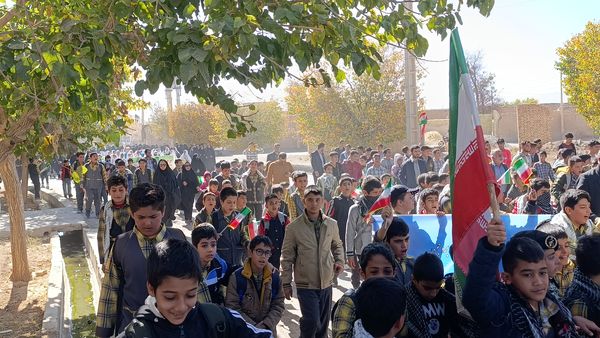راهپیمایی روز دانش آموز و مبارزه با استکبار جهانی در شهر سفیددشت 
