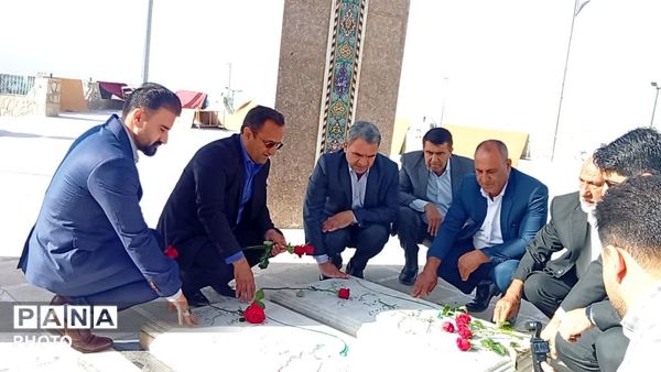 تجدید میثاق معاون وزیر و رئیس سازمان مدارس غیردولتی و مشارکت‌های مردمی وزارت آموزش و پرورش با شهدای گمنام در یاسوج