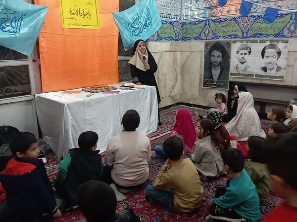 اجرای برنامه هایی زیبا و شاد برای کودکان در شهرستان کاشمر 