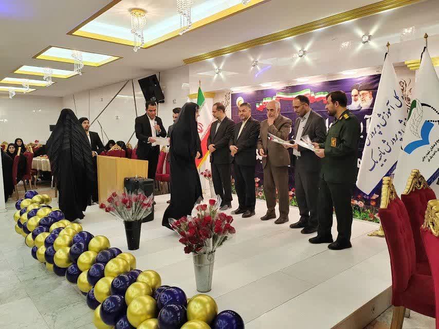 آیین تجلیل از 115 معلم نمونه ناحیه یک قم برگزار شد