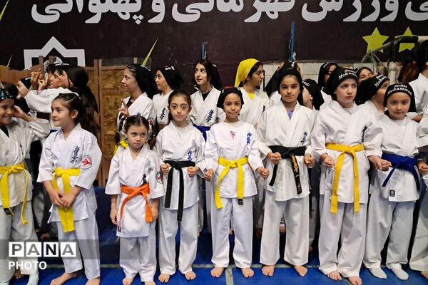 رقابت کاراته‌کارهای دختر نونهال و نوجوان در مسابقات استانی ورامین