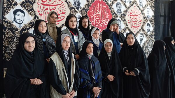 حضور دانش آموزان در نماز جمعه کاشمر