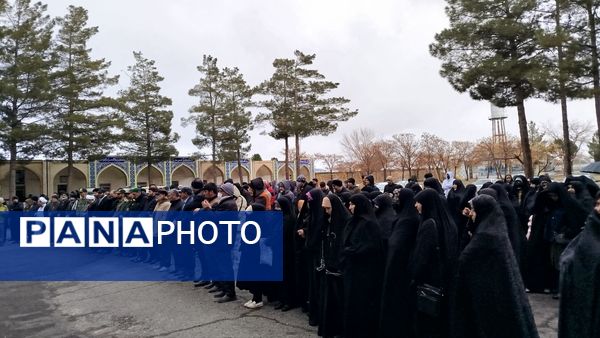 غبار روبی و عطر افشانی گلزار شهدا  در نیشابور 