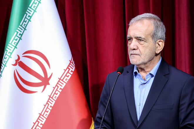 رئیس‌جمهور: دولت در سخت‌ترین شرایط لحظه‌ای از پیگیری مشکلات مردم غفلت نکرد