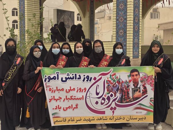 فریاد استکبار ستیزی دانش آموزان در حمایت از مظلومان