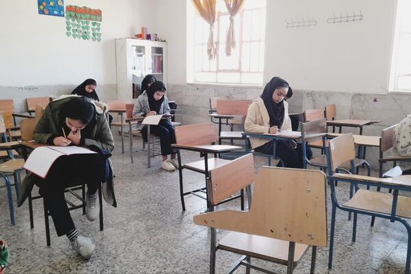 آزمون پیشرفت تحصیلی در دبیرستان آیت الله طالقانی داریون