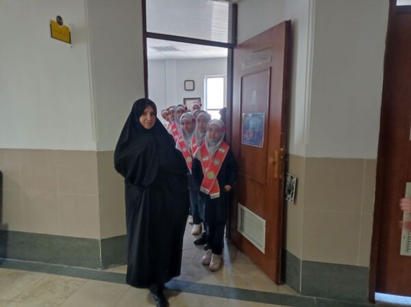 دیدار دانش‌آموزان مدرسه مهندس رحمانی فرد با مسولین اداره ناحیه یک مشهد مقدس 