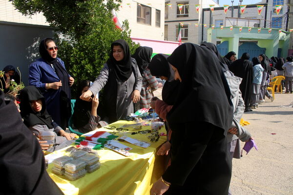 جشن دهه فجر انقلاب اسلامی در دبیرستان رضوان شهرستان بوشهر