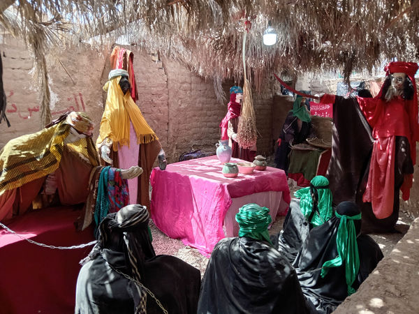 نمایشگاه غنچه‌های خونین در روستای باقرآباد