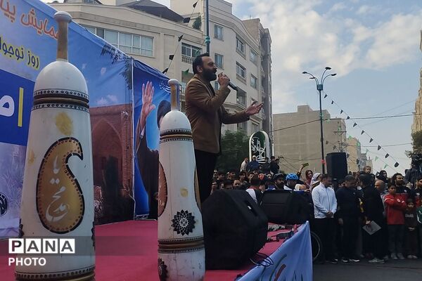  پیاده‌روی همگانی با حضور مسئولان و اعضای تیم‌های ملی در رباط‌کریم